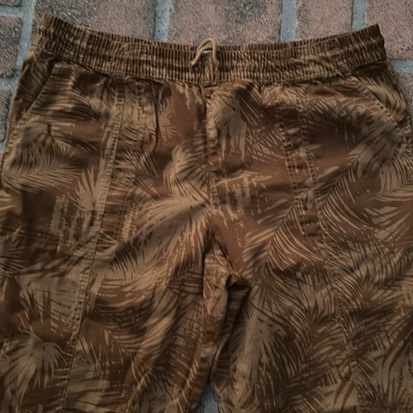 🌈🌈🌈 Garnet Hill, XL baggie cropped stretch pants, brown leaf design - Picture 2 of 7